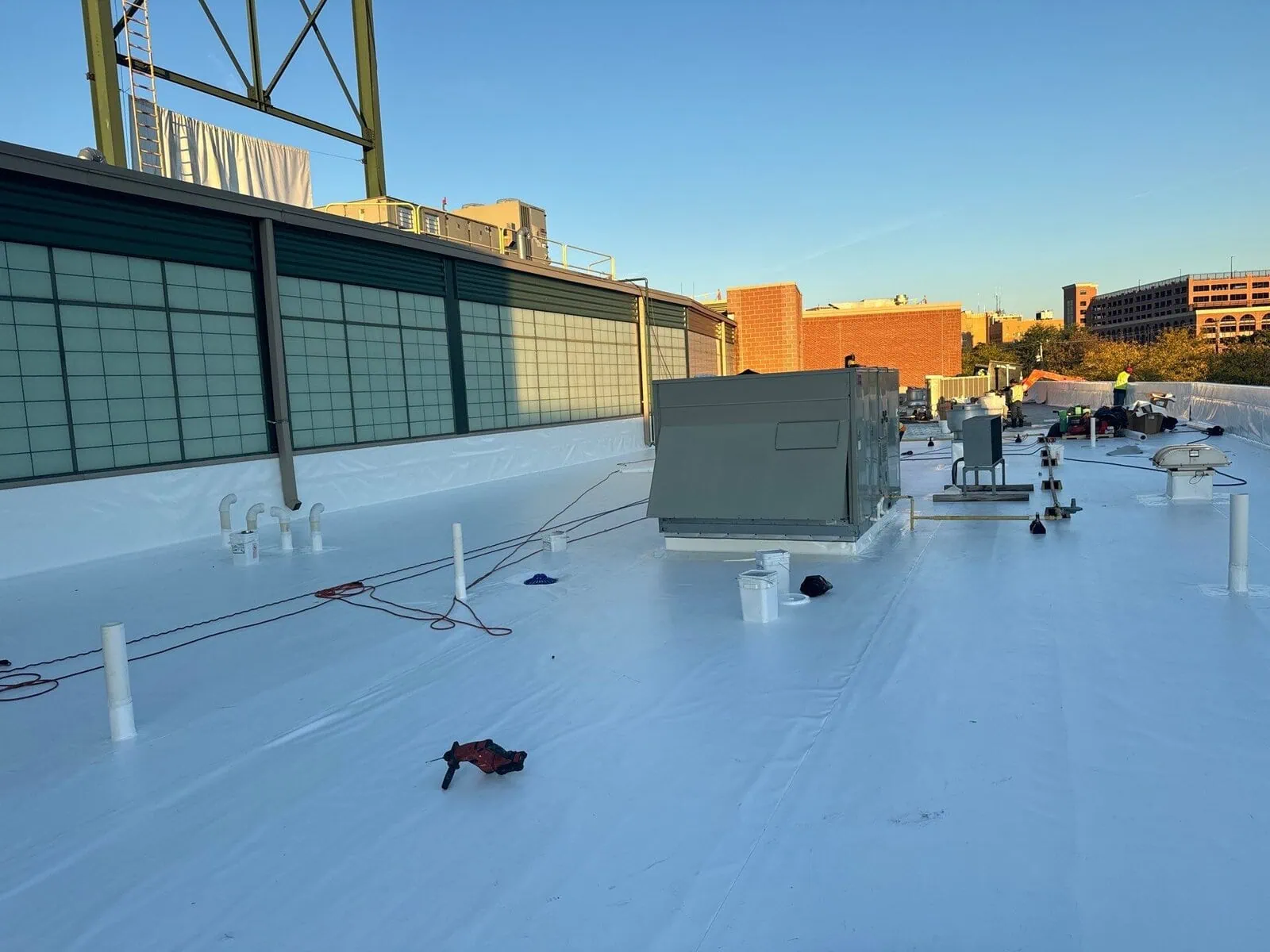 a roof with a lot of equipment